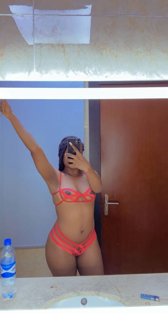 Ebony muna available to meet and have some fun time this weekend text me now on signal: Munarose.25 Telegram: Ebonymuna147 - Image 3